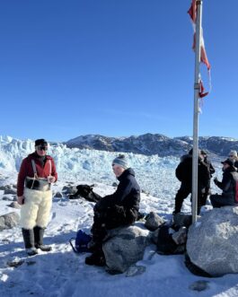 Unique tour by snowmobile and dogsledding to Northern Glacier